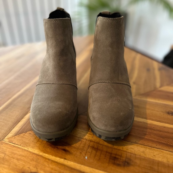 Sorel Joan of Artic Chelsea Wedge Boot in Sage Green Camo. Size 6.5 - Picture 3 of 3